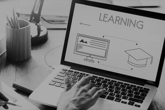 Đầu tư vào bản thân thông qua giáo dục